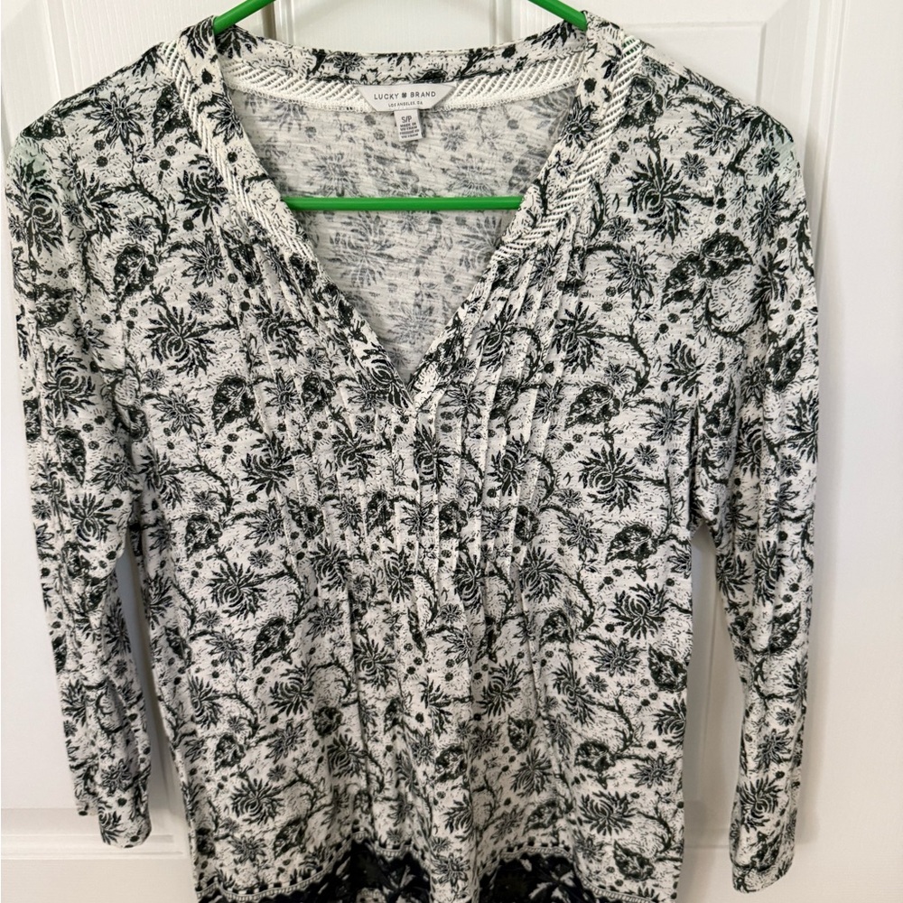 Lucky Brand Women's Green and White Floral Top